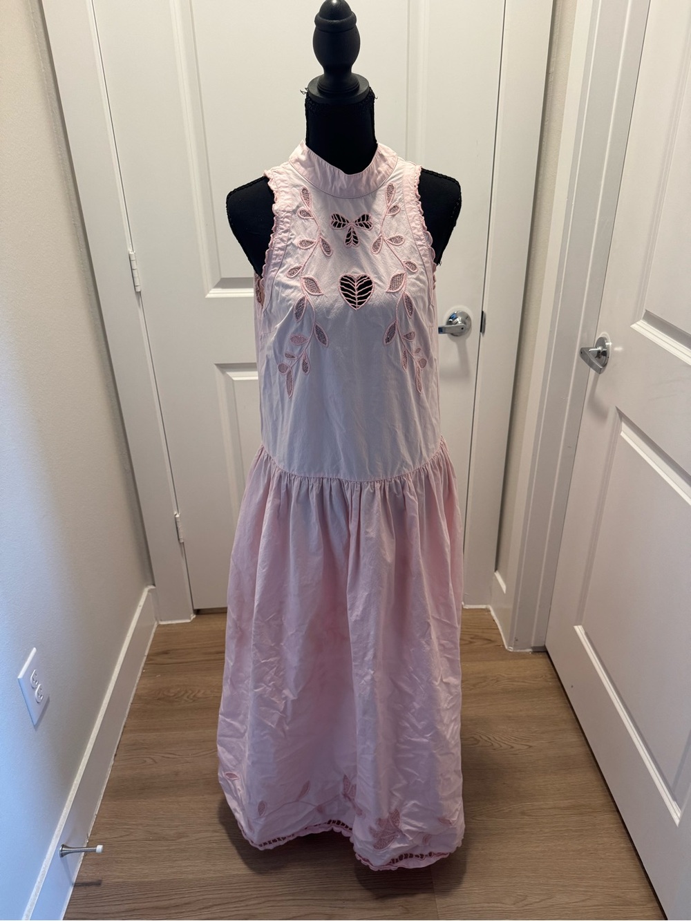 Sleeveless Embroidered Pink Maxi Dress - Picture 2 of 10